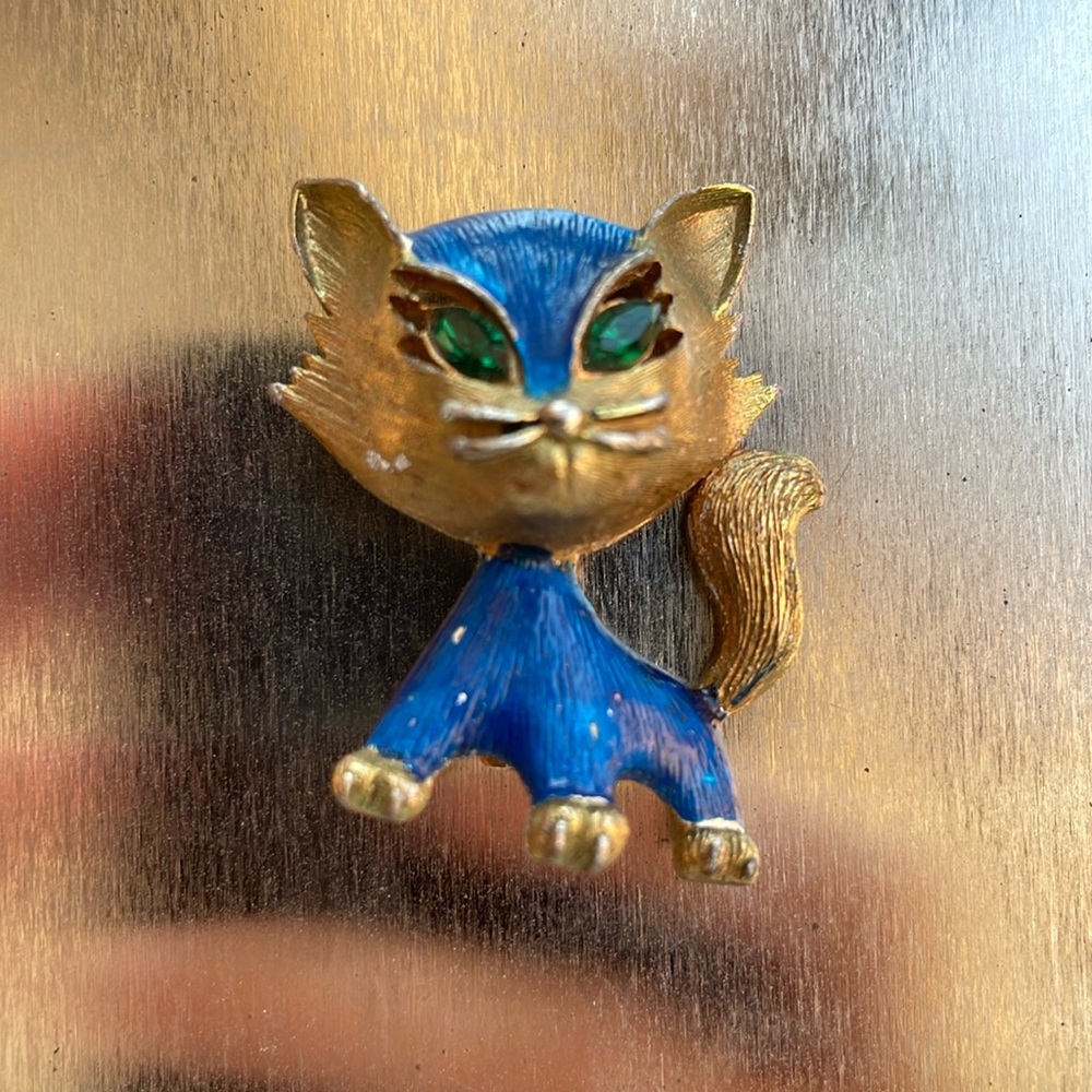 vintage emerald eyes blue & green cat brooch